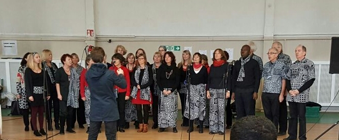 Konzert in der Turnhalle von Spinelli